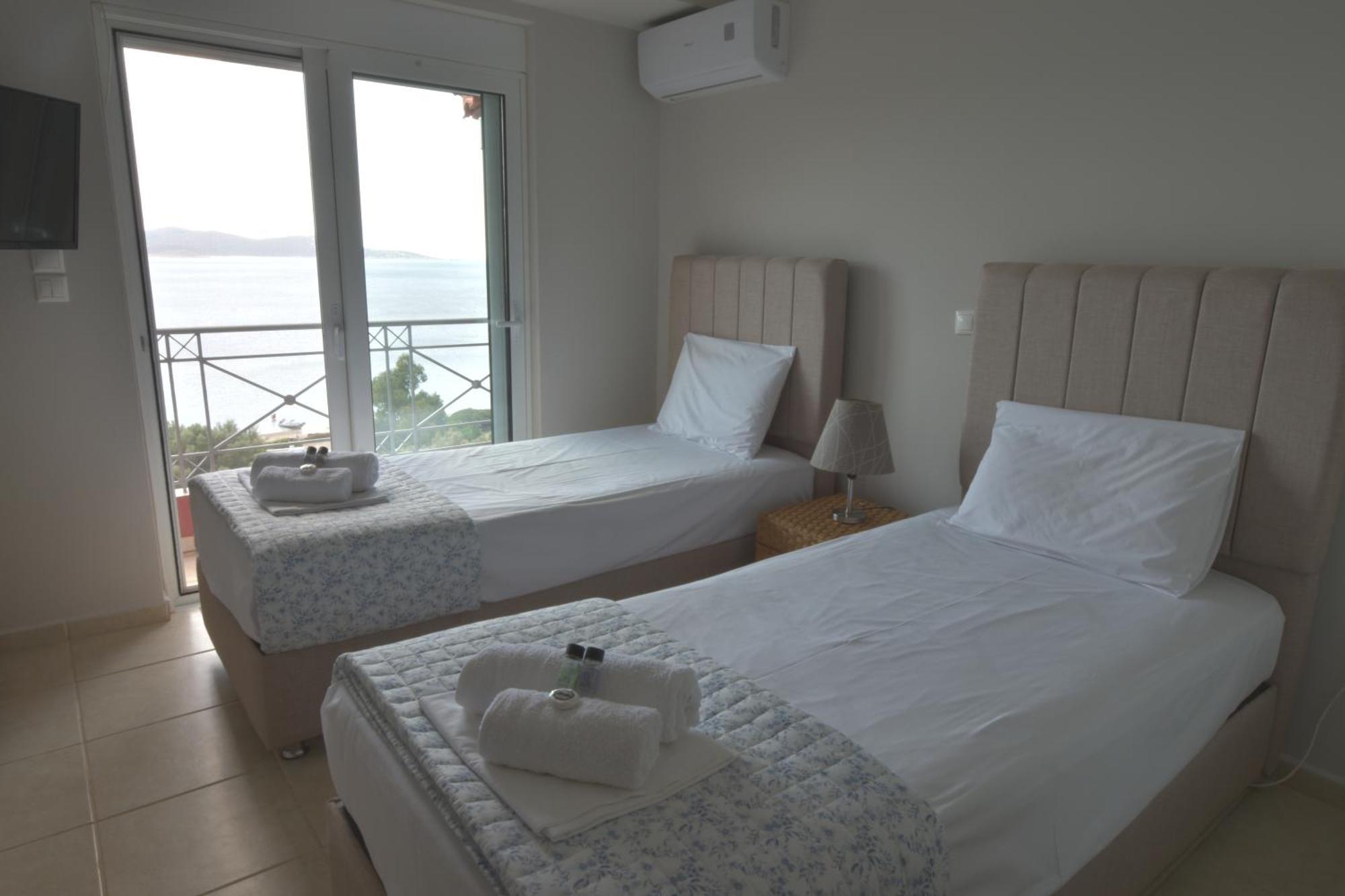 Blue Bay View - Beach House Vathirrevma Buitenkant foto
